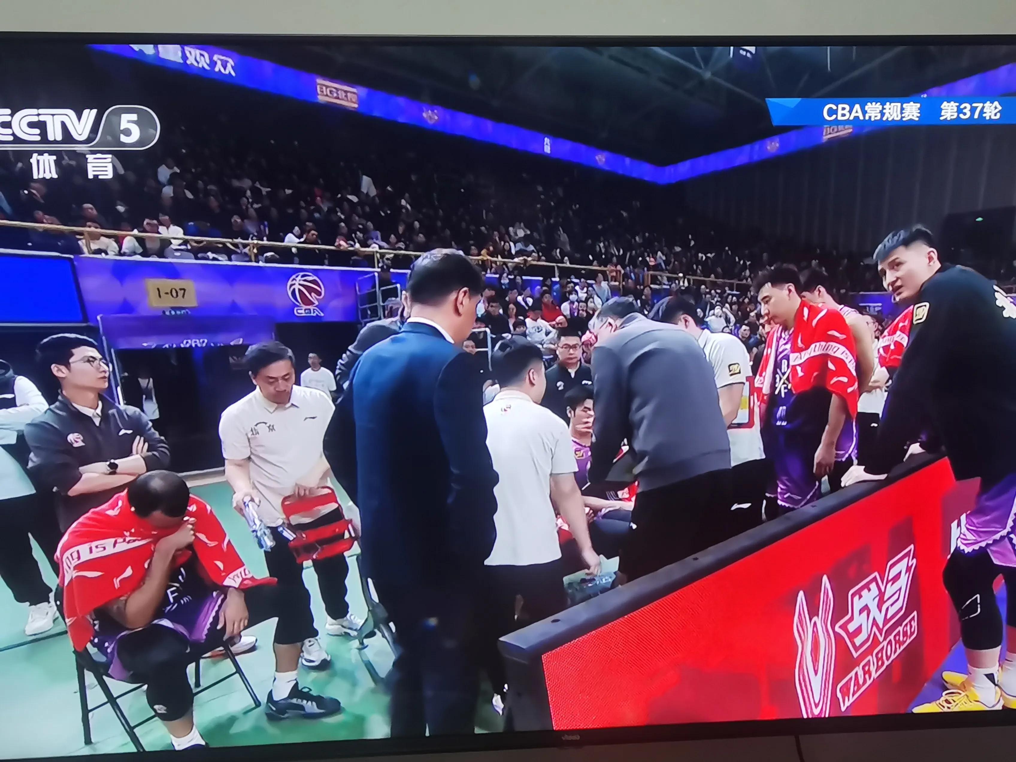 紧张激烈的对决，球队最终反超获胜 紧张激烈的对决,球队最终反超获胜了 