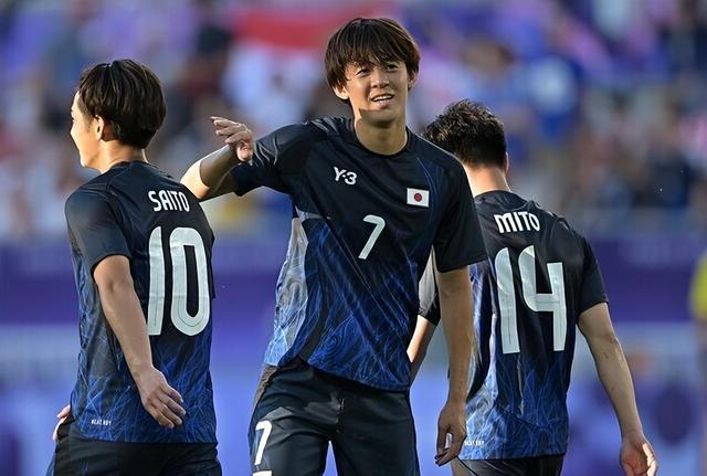 日本队在友谊赛中击败对手获得优胜晋级 