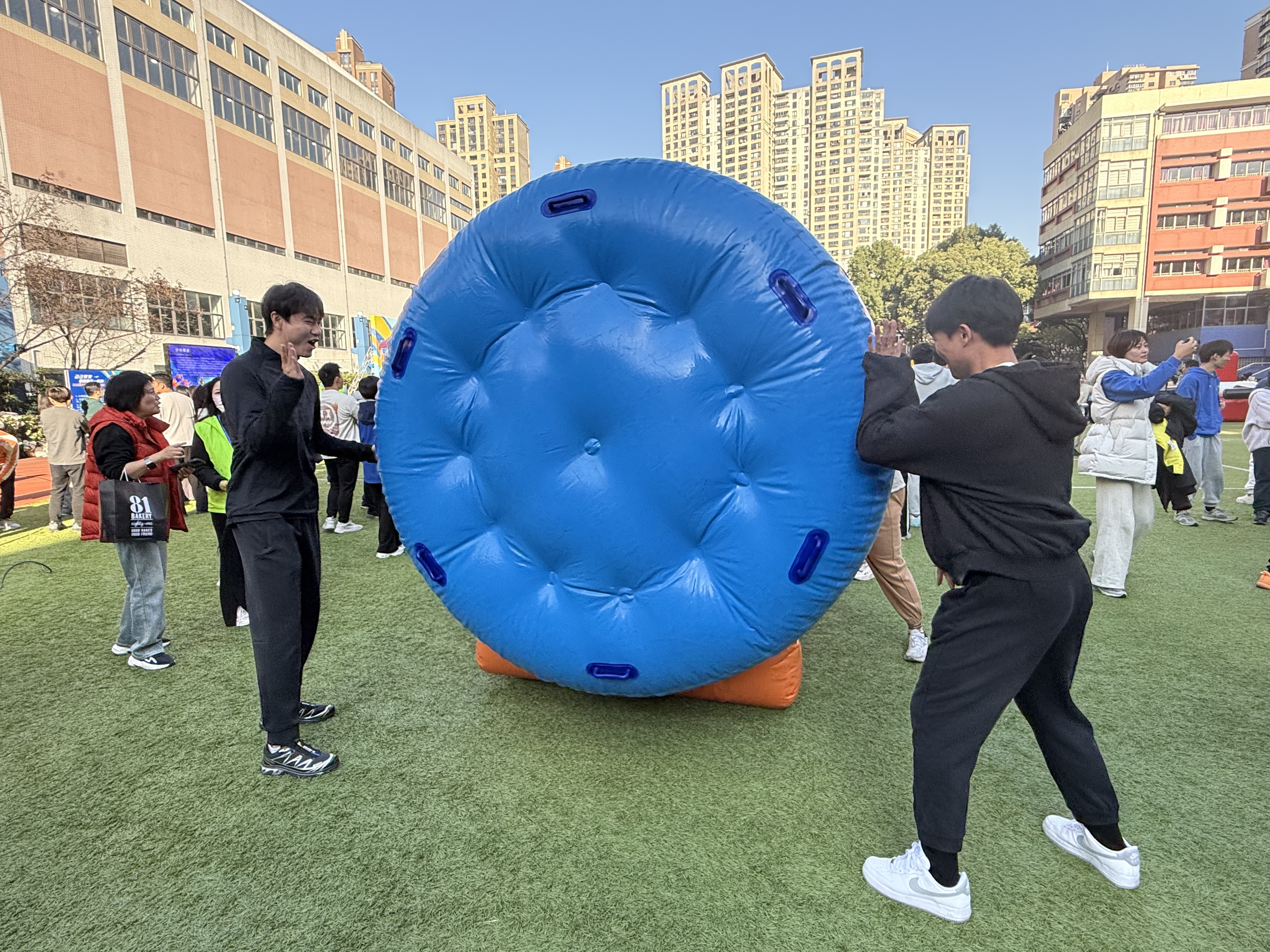 关于环境刺激！全力以赴决胜运动员展技艺的信息