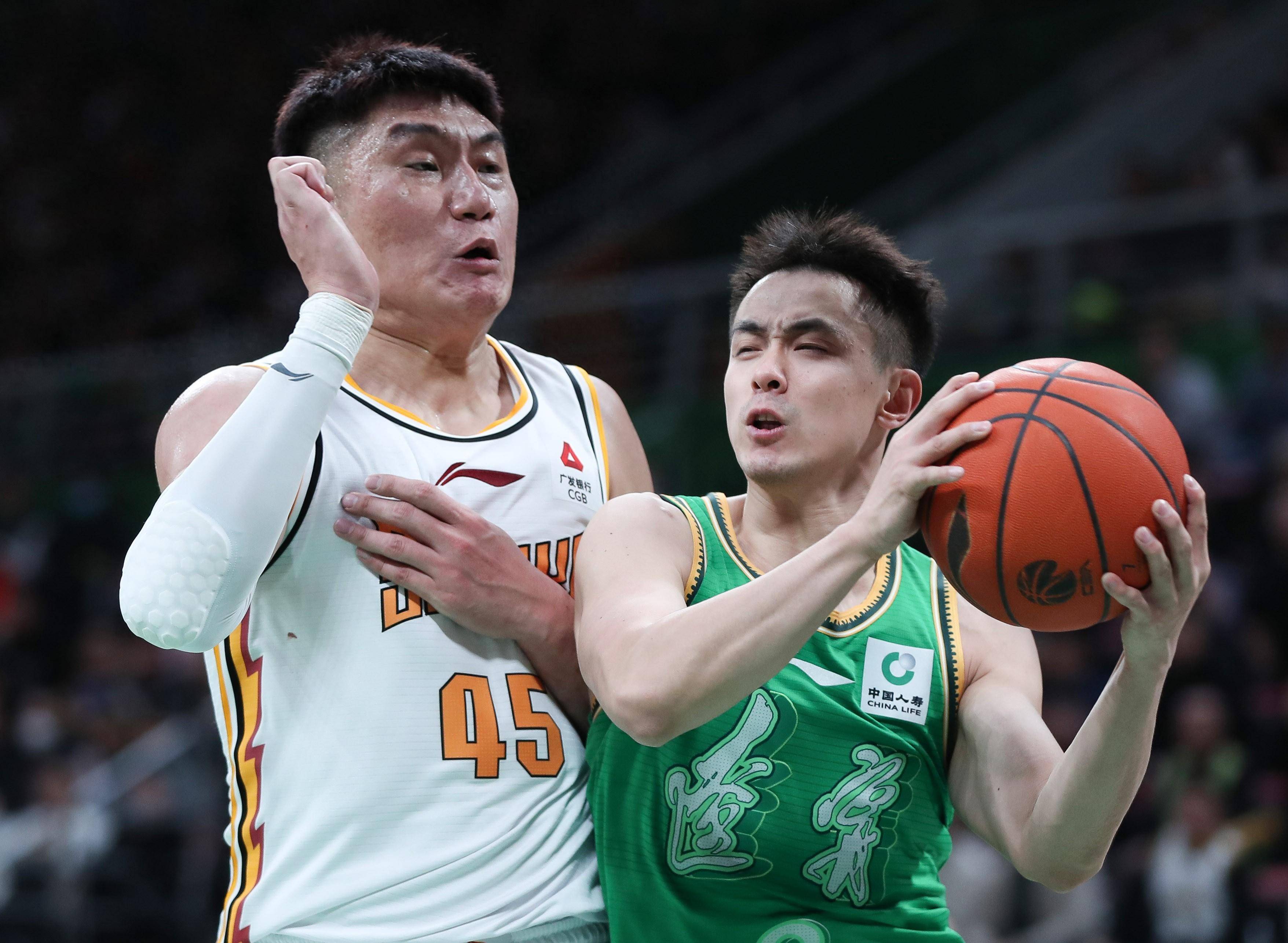 辽宁男篮大胜对手，保持不败纪录 